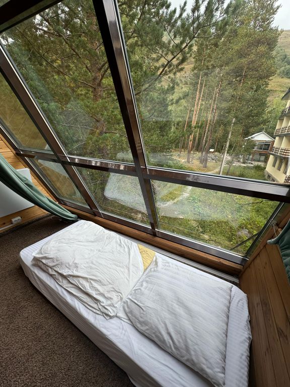 Многоместный смешанный номер с панорамной крышей