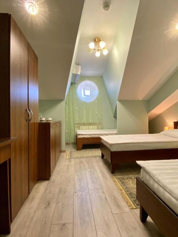 Трёхместный номер Стандарт 3-х местный №405