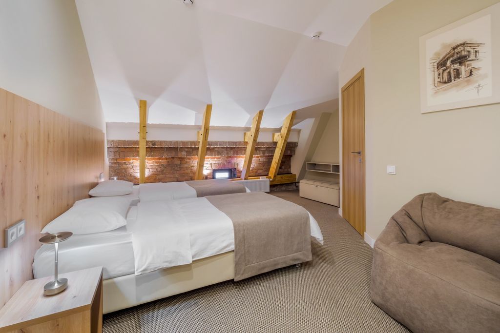 Семейный номер на мансарде