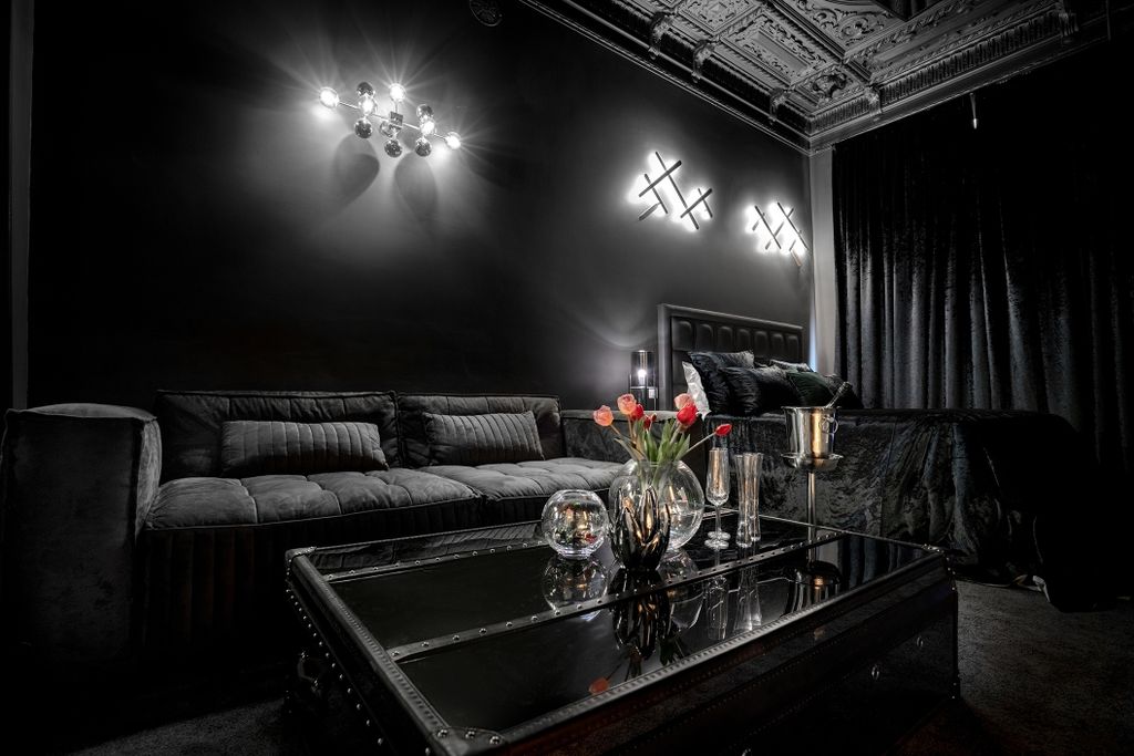 Двухместный номер с 1 кроватью Черная комната категории luxe с зеркалами на потолке
