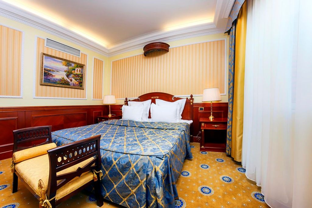 Двухместный номер с 1 кроватью люкс угловой