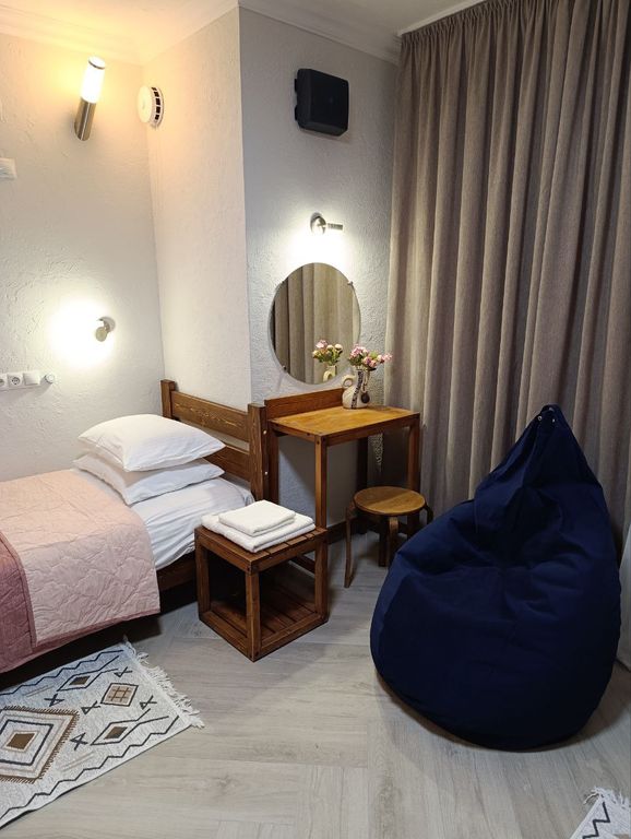 Трёхместный номер Номер 4, с раздельными кроватями (блок, цокольный этаж)