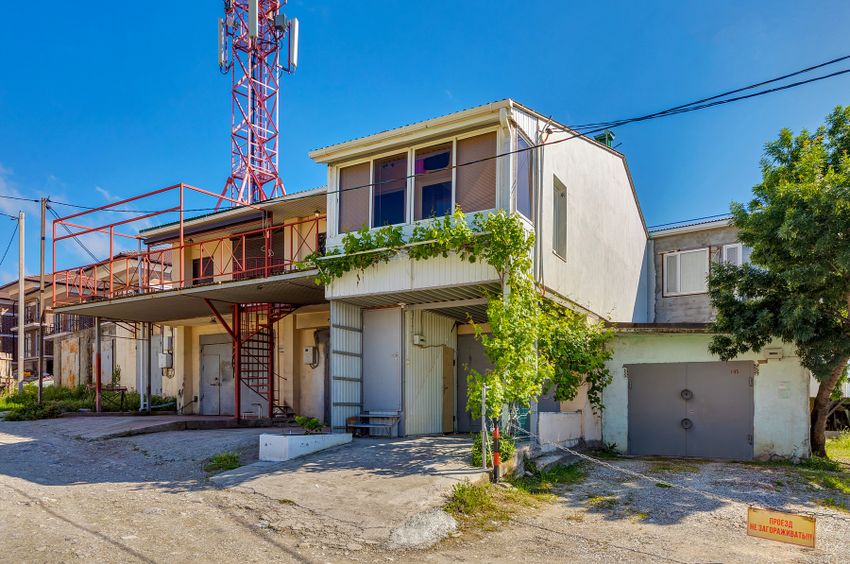 Общий вид на строения.