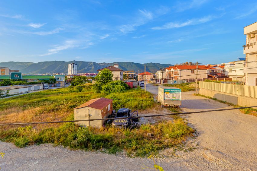 Вид на горы в закатное время.
