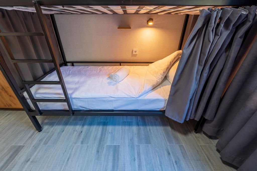 Многоместный мужской номер эконом (душ/туалет общий)