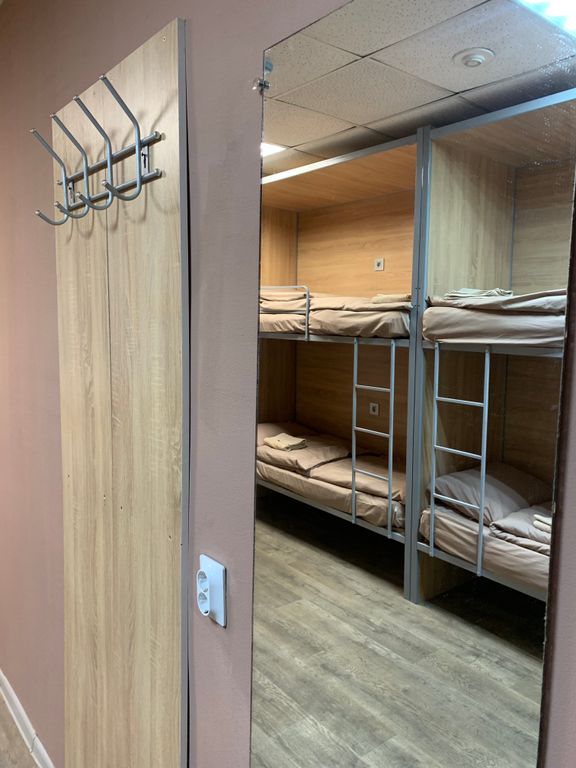 Многоместный мужской номер эконом (душ/туалет общий)