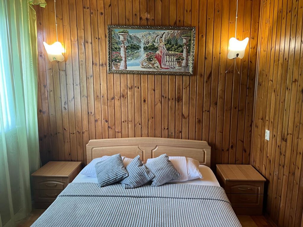 Четырёхместный номер двухкомнатный с двумя санузлами на четырех