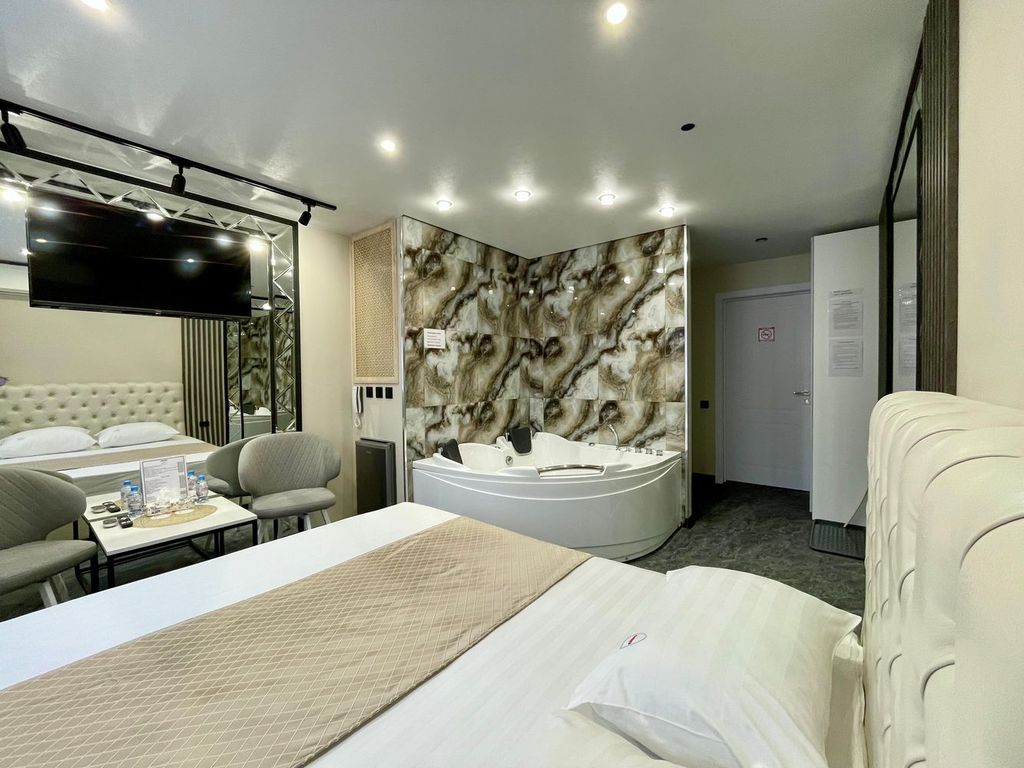 Двухместный номер с 1 кроватью Премиум АКВА с гидромассажной ванной