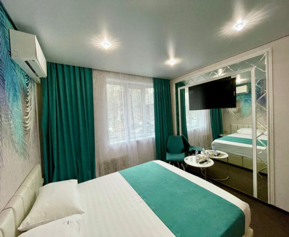 Двухместный номер с 1 кроватью Блюз ( Люкс + )