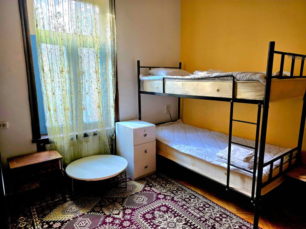 Многоместный мужской номер эконом (душ/туалет общий)