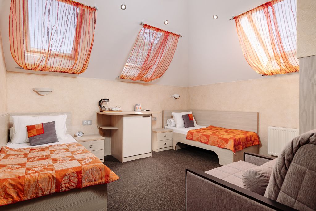 Трёхместный номер Номер с двумя раздельными кроватями до 3 гостей на уютной мансарде