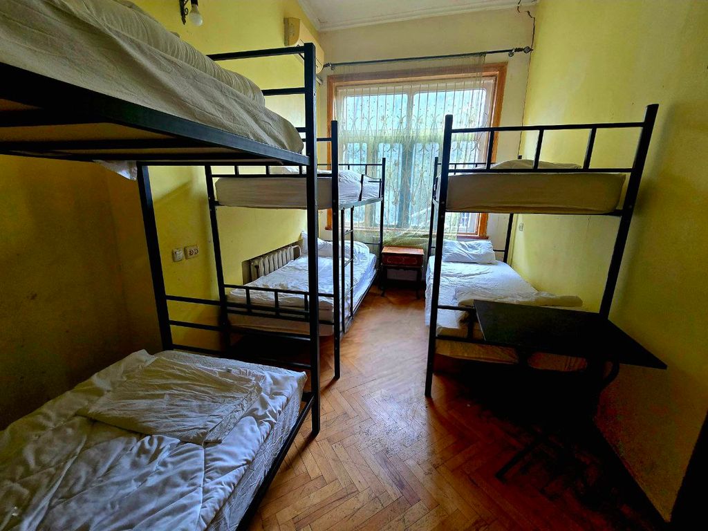 Многоместный мужской номер эконом (душ/туалет общий)