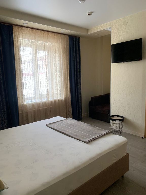 Двухместный номер с 1 кроватью улучшенный с доп. местом с видом на город