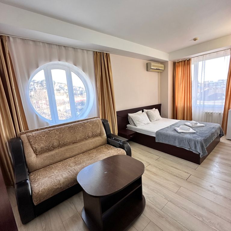 Четырёхместный номер стандарт с балконом