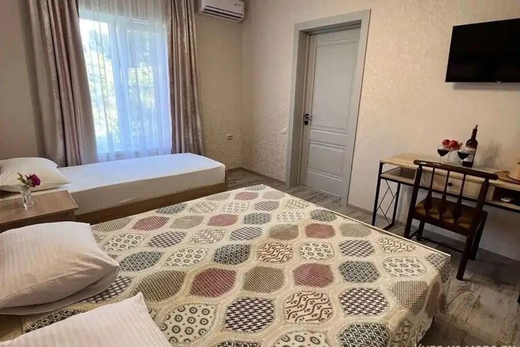 Трёхместный номер комфорт пятиместный на втором этаже