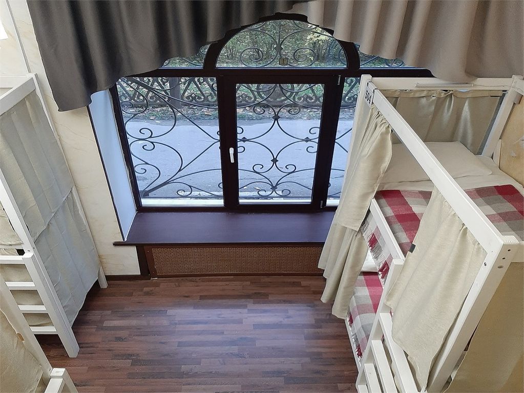 Многоместный смешанный номер место в восьмиместном номере