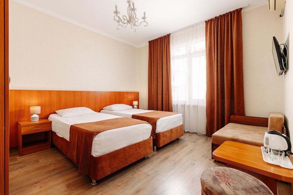 Трёхместный номер Стандарт  с двумя раздельными кроватями  до  3 гостей