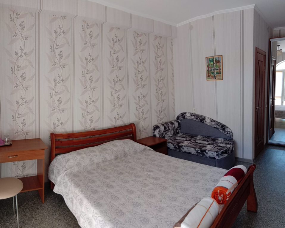 Трёхместный номер эконом-класс