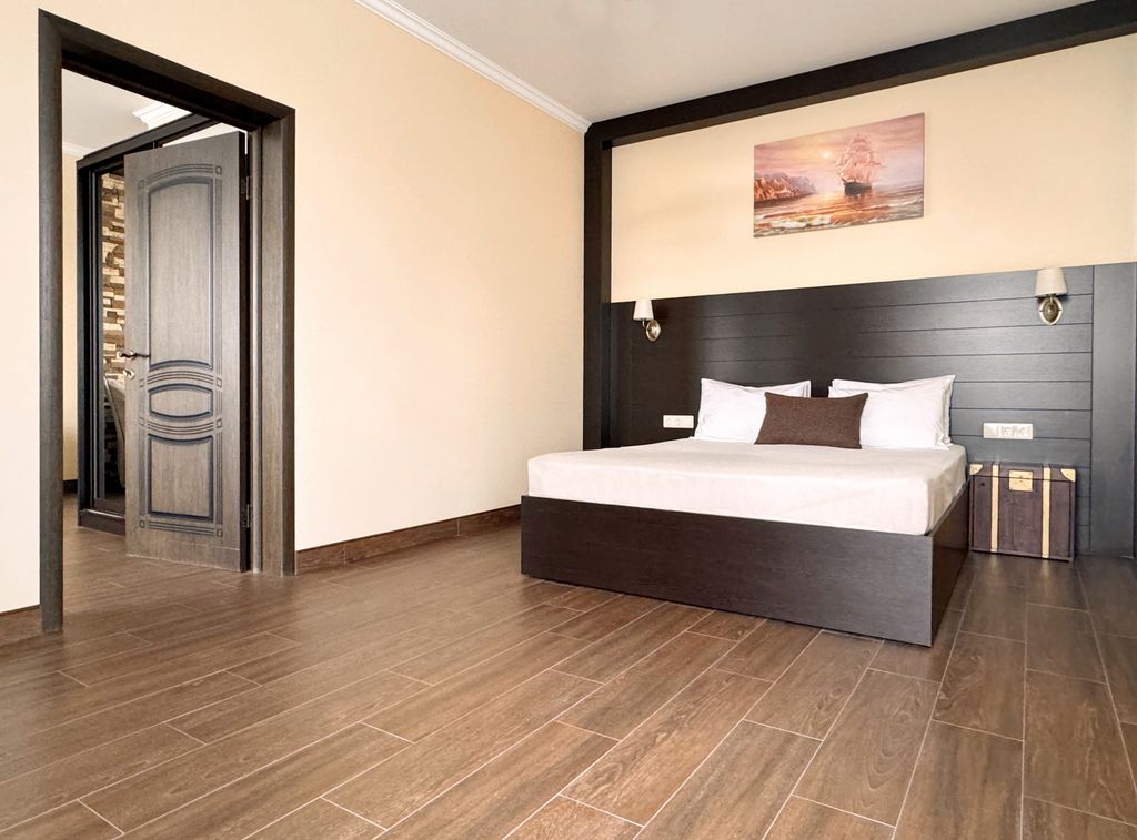 Четырёхместный номер 2х комнатный 4х местный номер с балконом