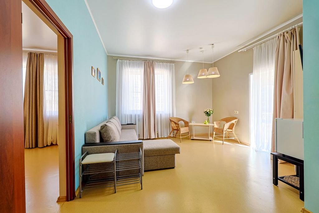 Четырёхместный номер улучшенный с видом на город