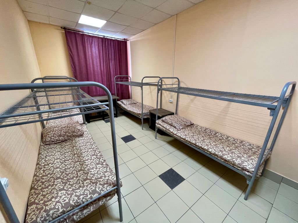 Многоместный мужской номер эконом (душ/туалет общий)