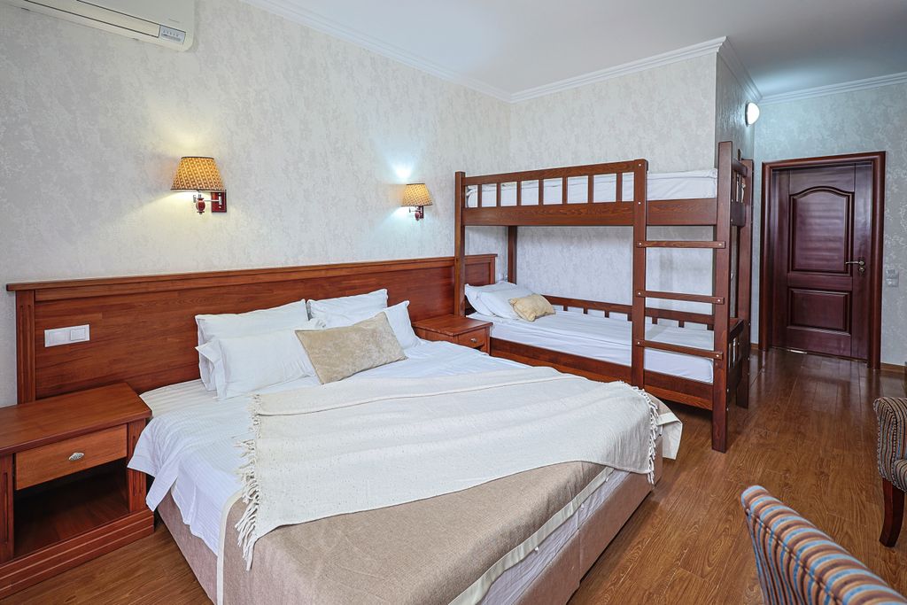 Семейный номер К1 стандарт 4х местный с двухъярусной кроватью