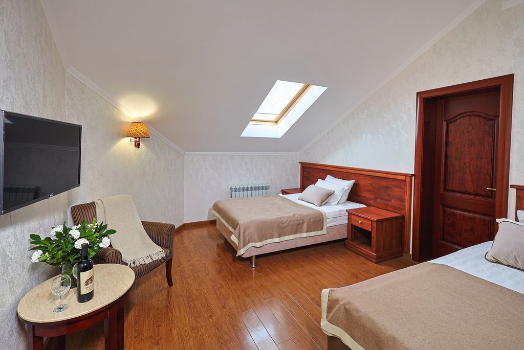 Двухместный номер с 2 отдельными кроватями К1 Стандарт на мансарде (без балкона)