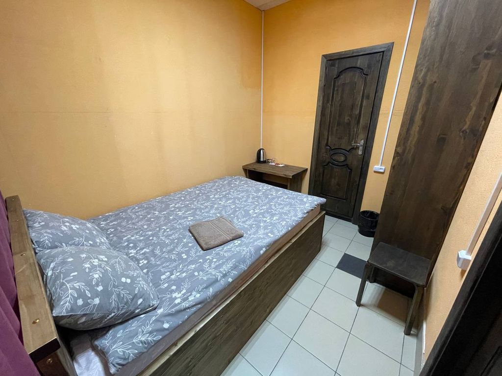 Двухместный номер с 1 кроватью без подселения с собственным туалетом и душем