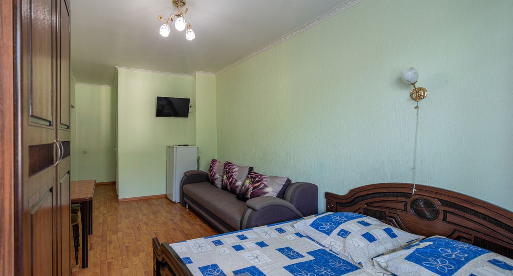 Семейный номер стандарт с видом на горы и бассейн, 17