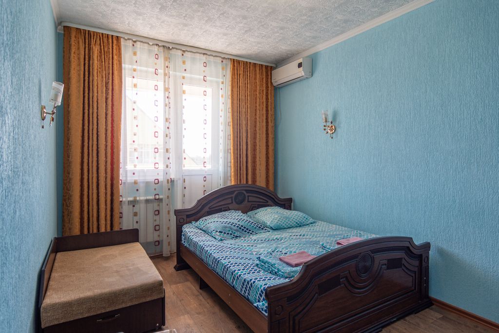 Трёхместный номер стандарт с видом на море