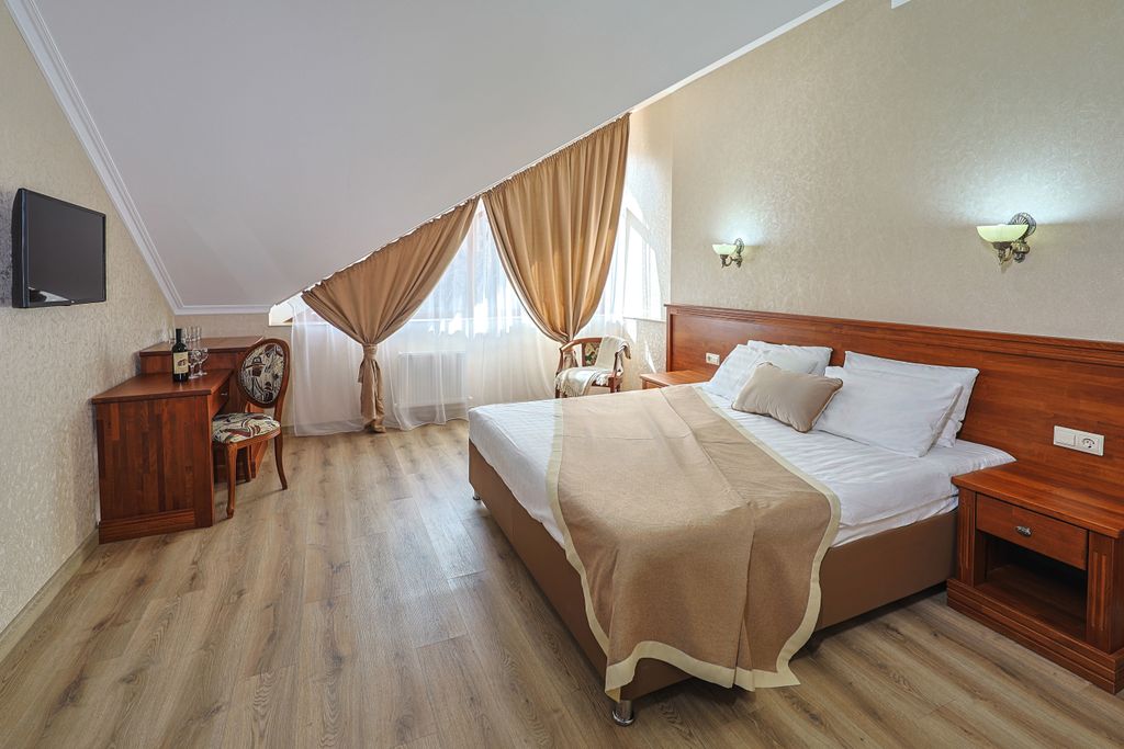 Двухместный номер с 1 кроватью К2 стандарт без балкона