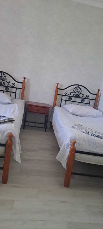 Двухместный номер с 2 отдельными кроватями эконом №1 первый этаж