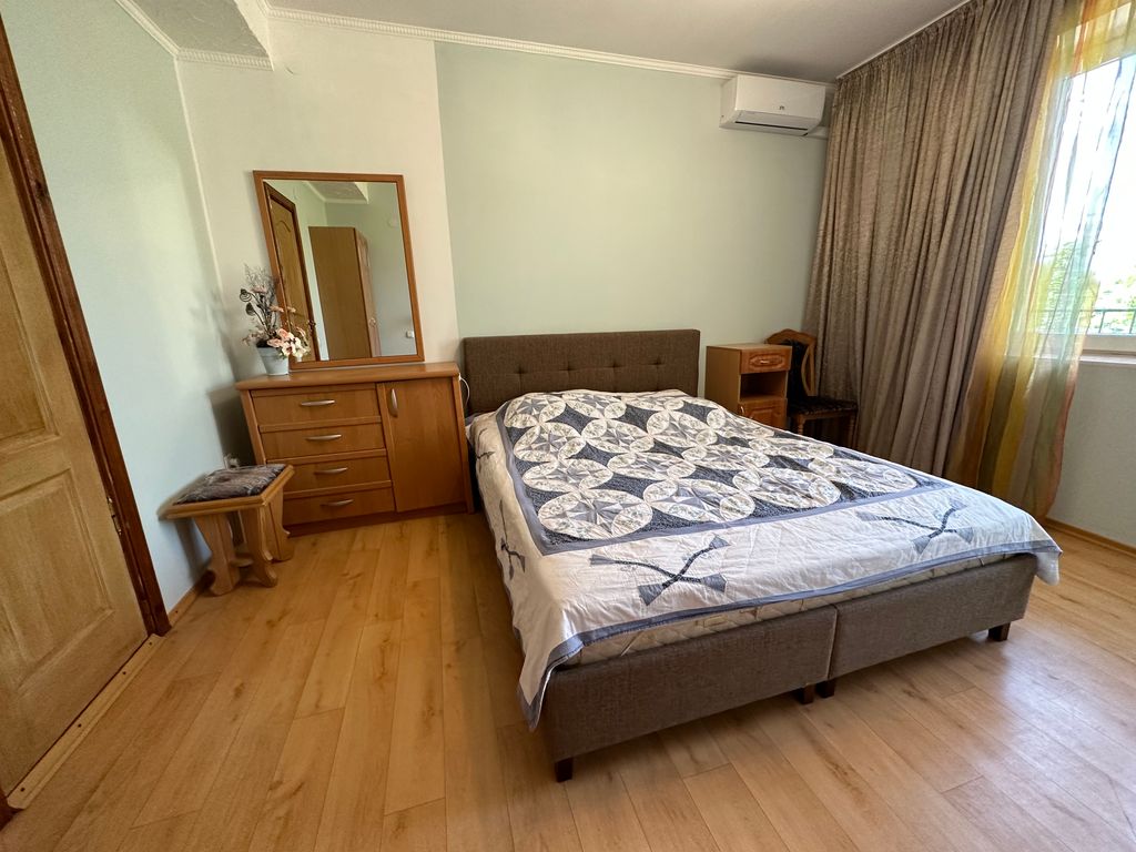 Семейный номер улучшенный с видом на город