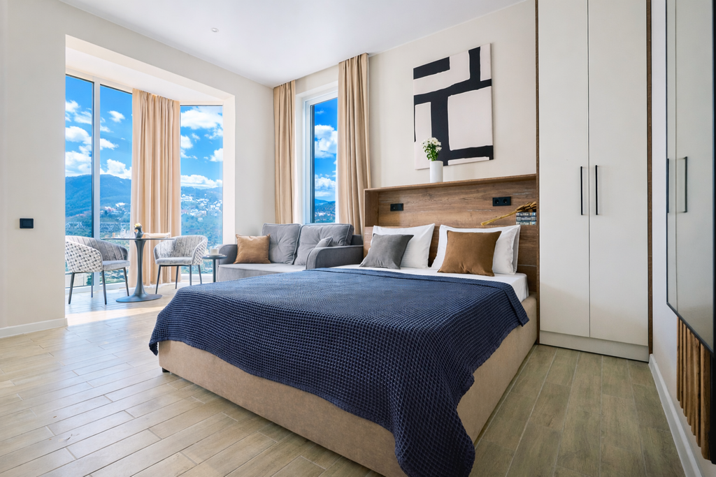 Апартаменты лофт студия с балконом и видом на море и горы