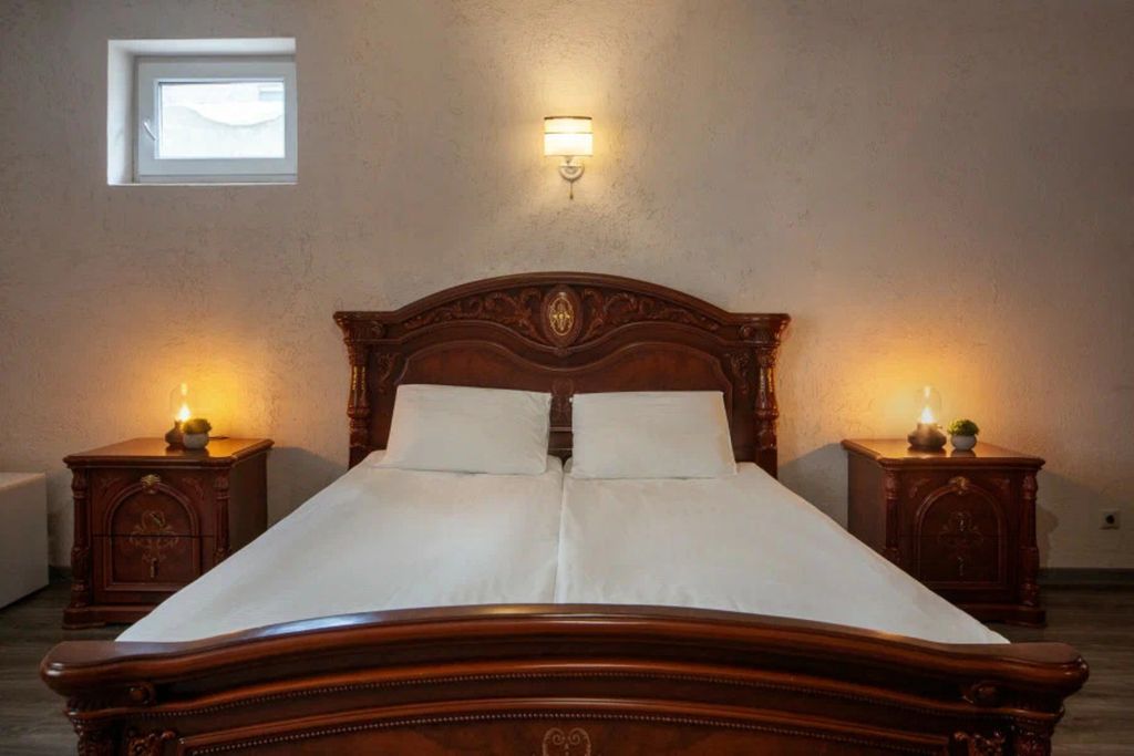 Семейный номер просторный люкс с угловым диваном