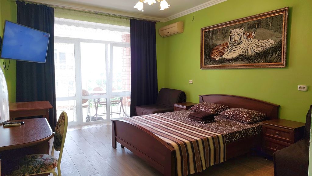 Четырёхместный номер делюкс 2+2 с балконом