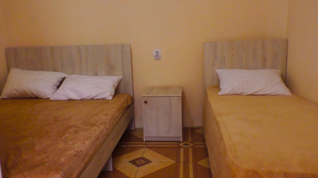 Трёхместный номер стандарт с видом на горы