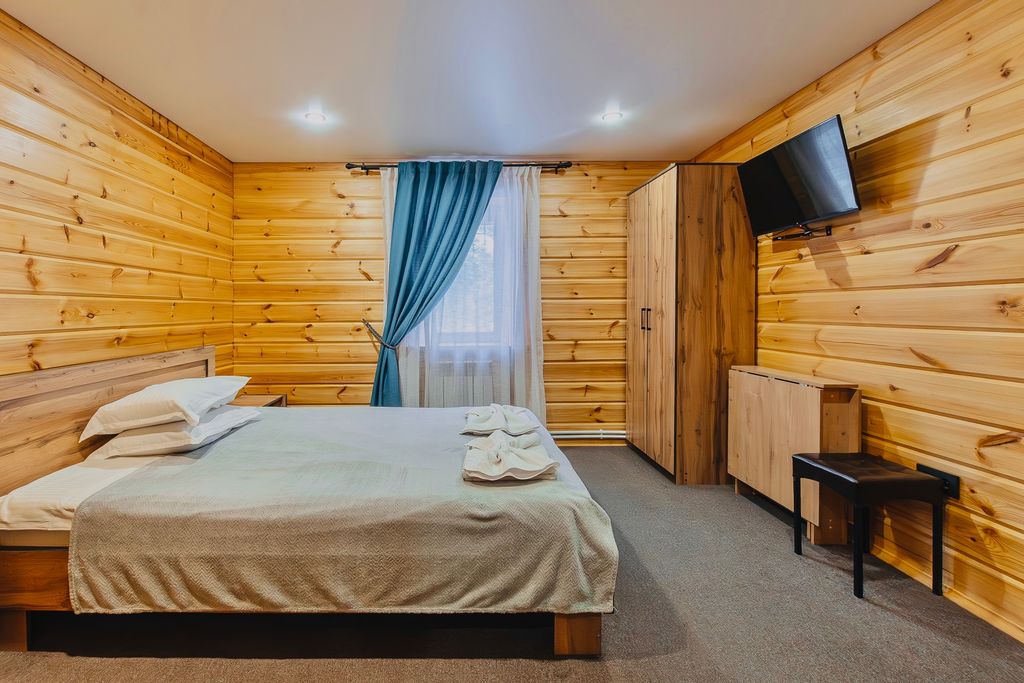 Двухместный номер с 1 кроватью стандарт улучшенный (Дом Кедр)