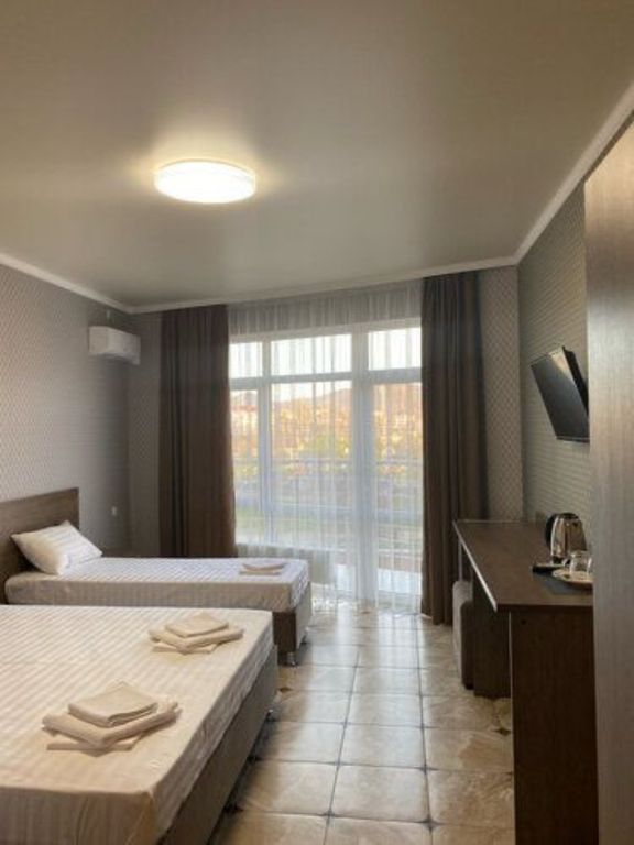 Трёхместный номер улучшенный с видом на горы