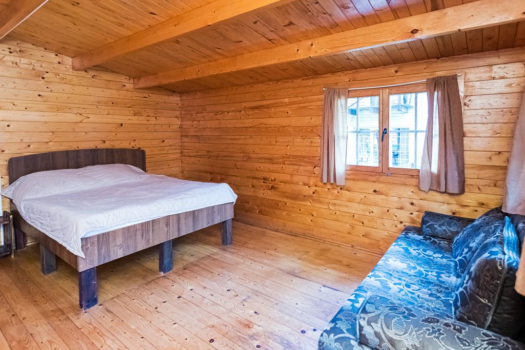 Двухместный номер с 1 кроватью и диваном, деревянный домик