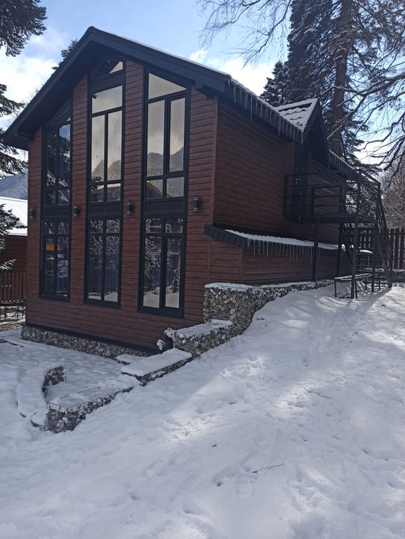 Семейный номер люкс с видом на горы