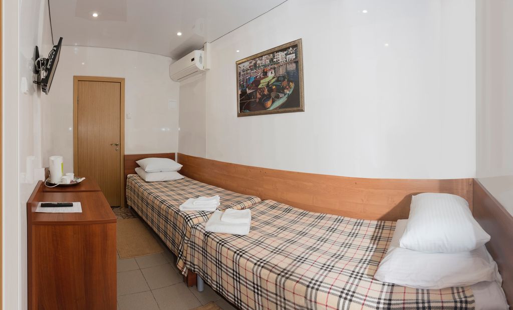 Двухместный номер с 2 отдельными кроватями эконом( без окна)