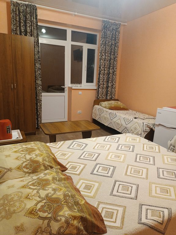 Трёхместный номер улучшенный с видом на город