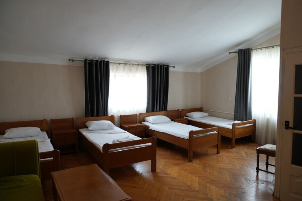 Четырёхместный номер стандарт с 4 односпальными кроватями с видом на море