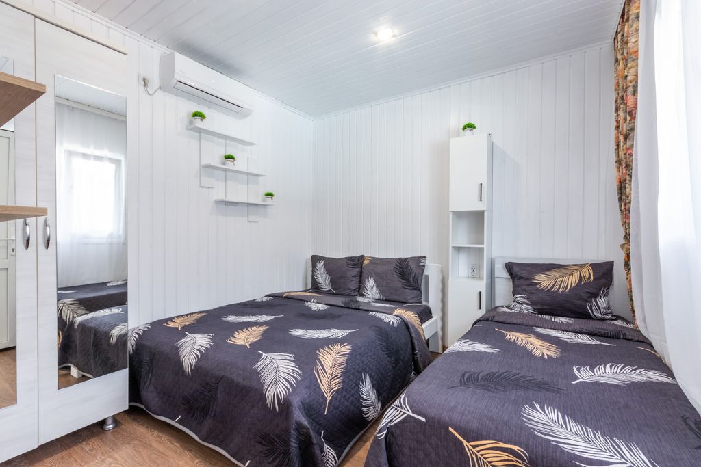 Семейный номер Домик шестиместный двухкомнатный с верандой