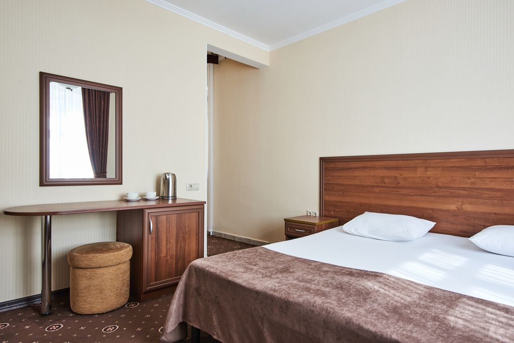 Двухместный номер с 1 кроватью Комфорт с одной большой кроватью