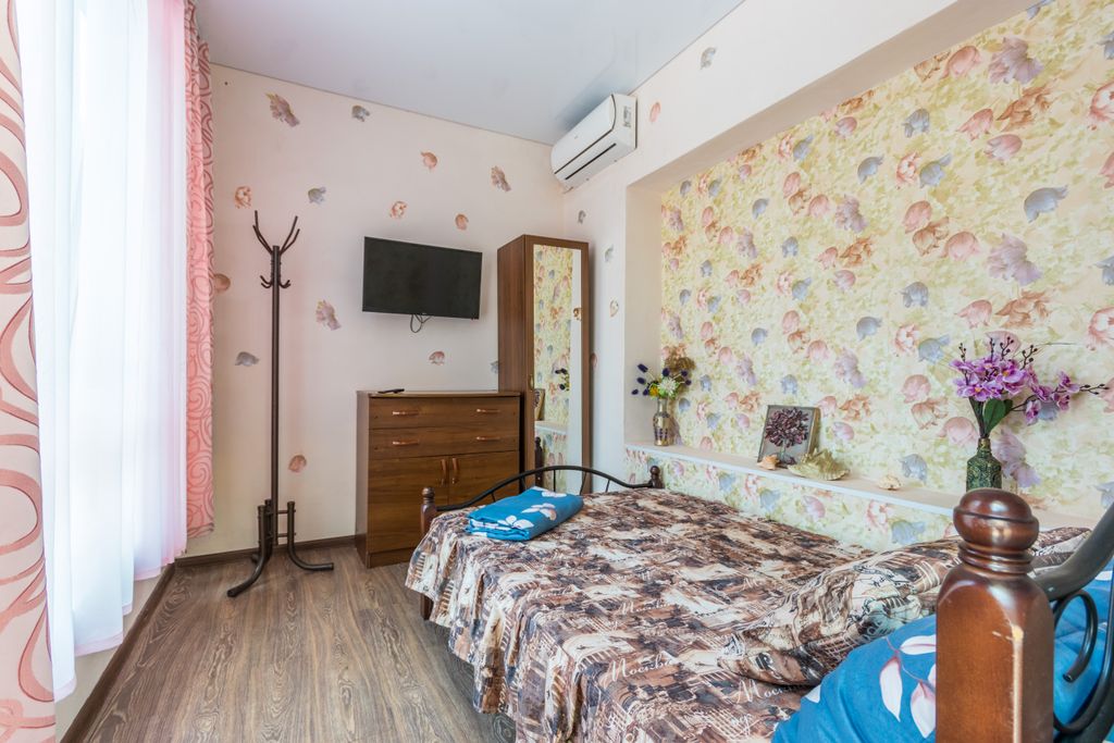 Двухместный номер с 1 кроватью с удобствами на этаже