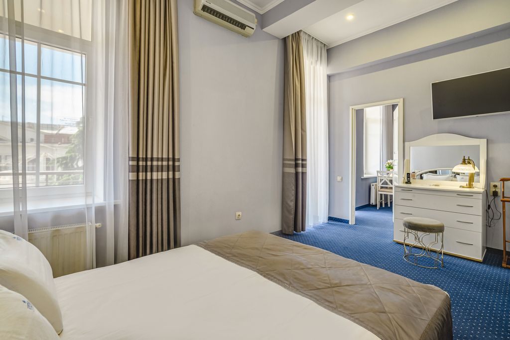 Двухместный номер с 1 кроватью семейный двухкомнатный