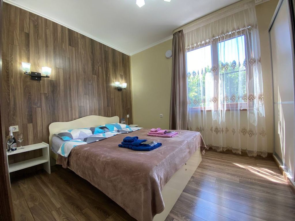 Четырёхместный номер улучшенный с видом на город