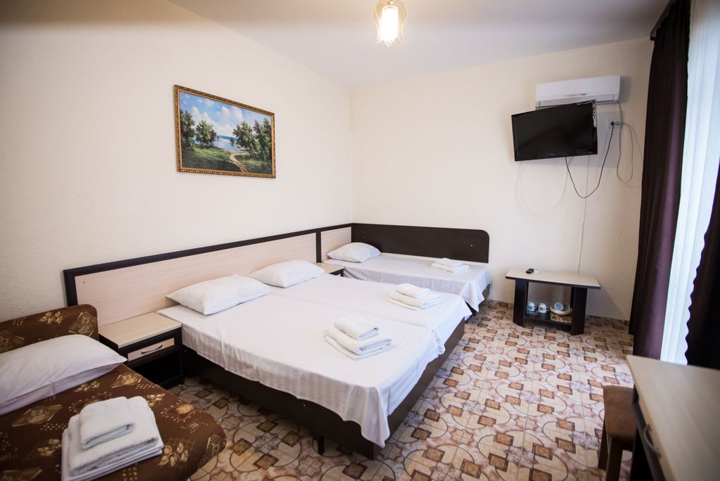 Четырёхместный номер с балконом